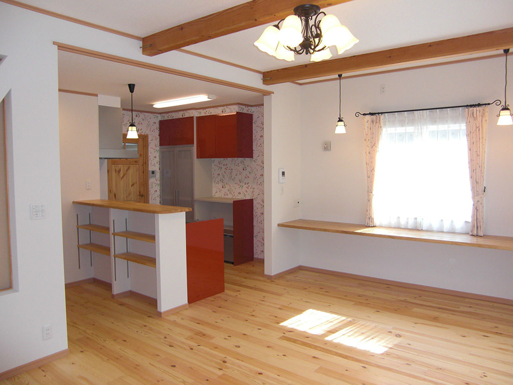 伊豆市熊坂のプロヴァンス風のかわいらしい新築住宅のキッチン